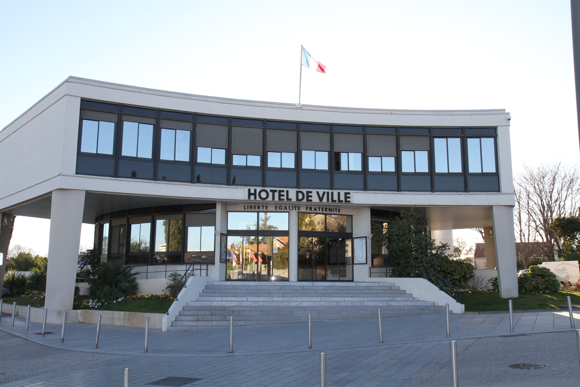 Vue de l'Hôtel De Ville De Castelnau Le Lez