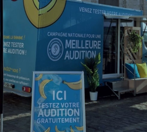 Un camion de dépistage auditif