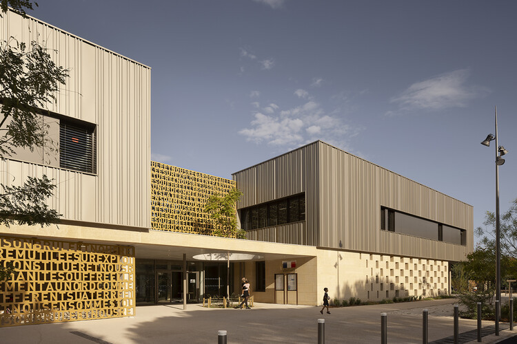 Vue extérieure sur le groupe scolaire Jacques Chirac