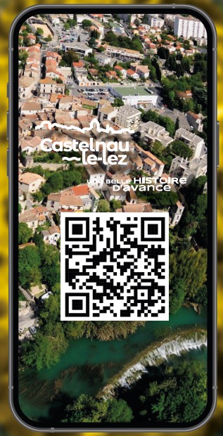 un paysage de castelnau avec un QR code pour accéder à l'application de la ville